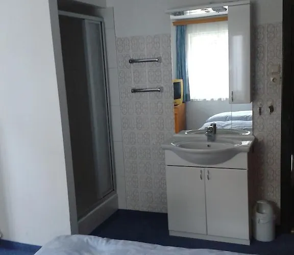 לינה וארוחת בוקר Haus Znopp *